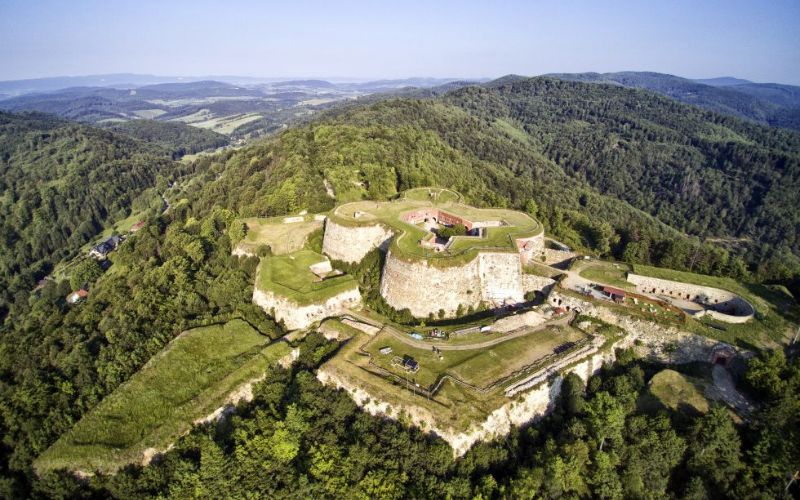 Twierdza Srebrna Góra, czyli jedna z największych warowni Europy.